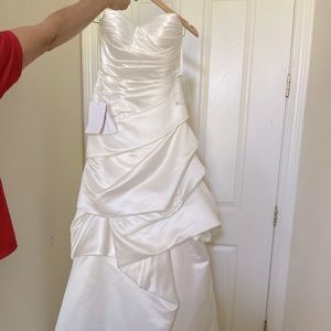 BRAND NEW WITH TAGS* wedding dress